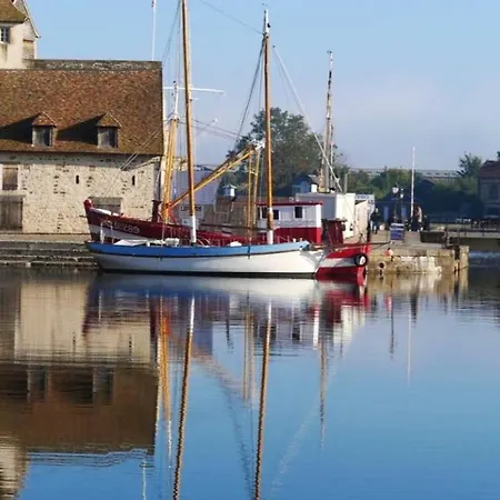 Appartement Cosy A Honfleur De 40 M² Avec Parking Prive Apartamento